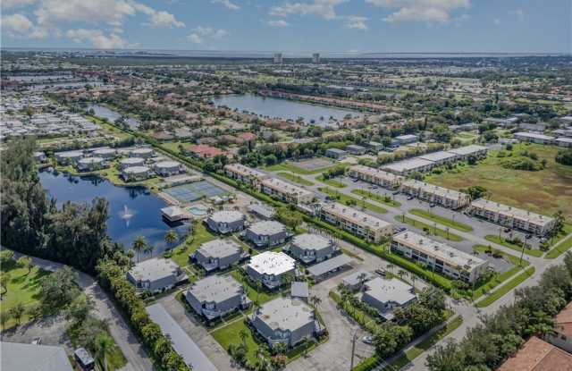 Photo of 16051 Amberwood Lake Court unit: 4