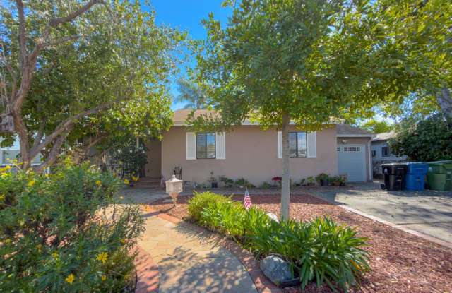 Charming 2BR Front House with Bonus Room  Private Yard