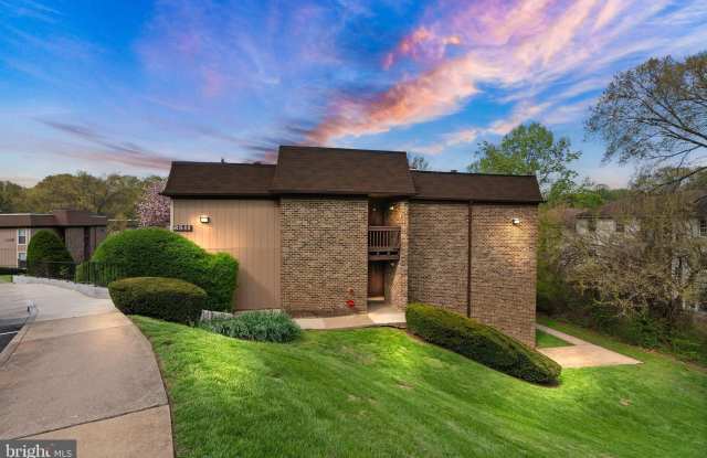 8511 BARRINGTON COURT