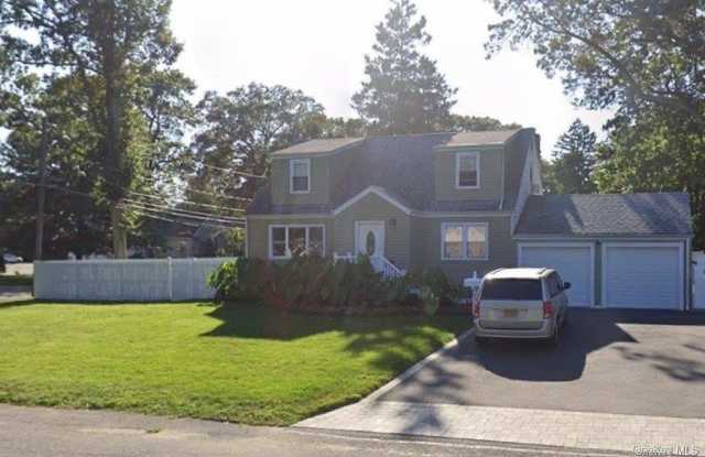 23 Luther Place