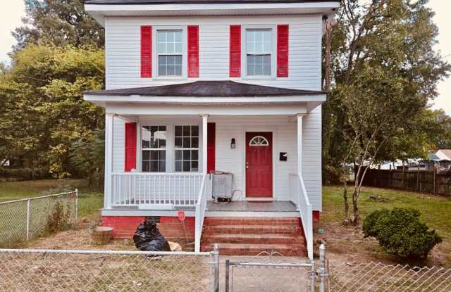 Photo of Beautifully Renovated 4bdrm/2bth Home Located in Richmond's Southside!!