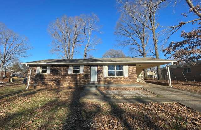 Photo of 3 bedroom 1 bath brick ranch home-Pet Friendly! Large lawn! Freshly Painted!