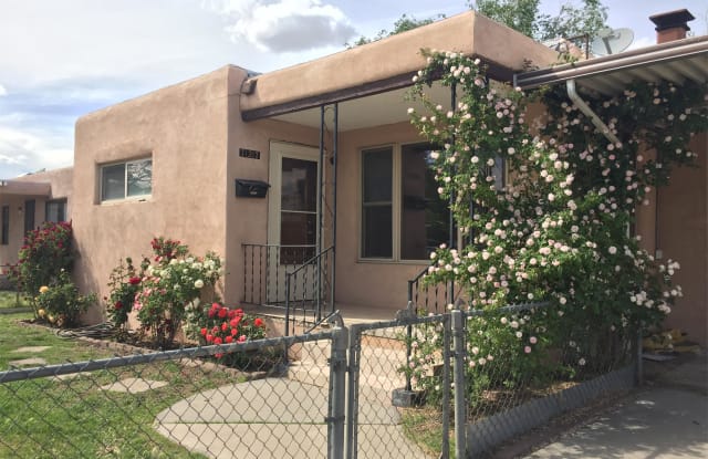 727 Woodland Ave NW - 727 Woodland Ave NW, Albuquerque, NM 87107