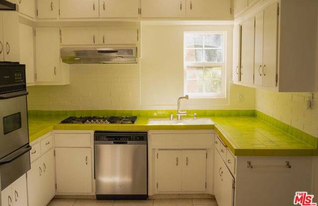 2829 Beachwood Drive