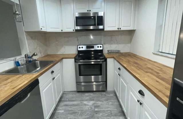 8000 Lagos De Campo Blvd