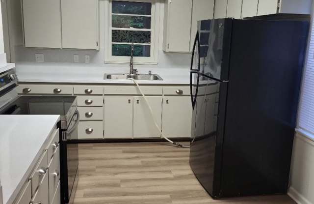 Photo of 1/2 off 1st Month's Rent - Charming Vintage Three Bedroom In Camas