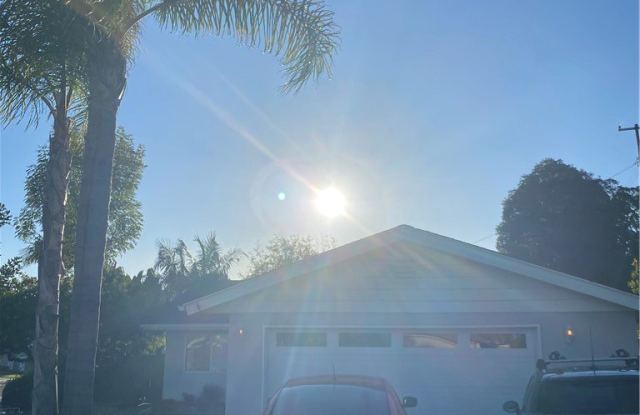 Photo of 806 W Bloomwood