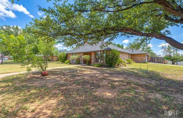 Gorgeous 3 bed/2bath home in The Bluffs AVAILABLE NOW!