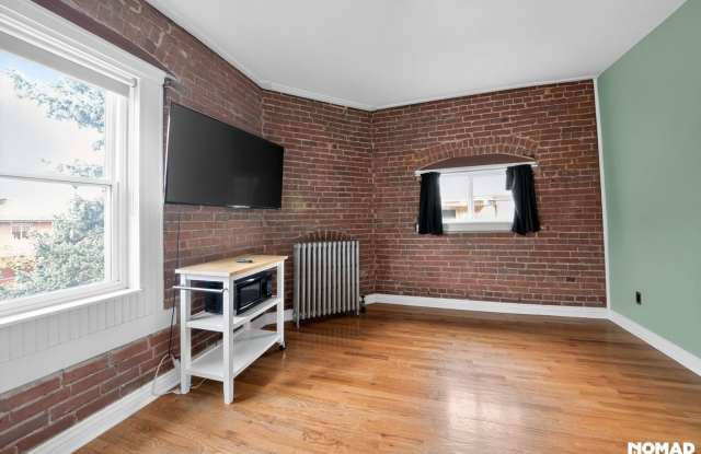 $1,450 Cap Hill 1 BR | 5 Min Walk to Cheesman Park