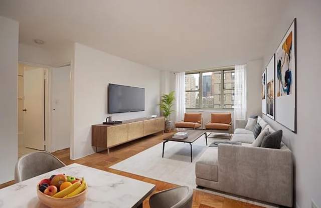 160 E 29th St