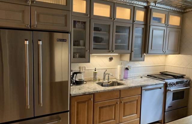 869 Farmington Avenue