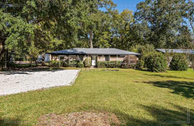 HALF-DEPOSIT SPECIAL! Updated 4 Bed 2 Bath Brick Home in West Mobile