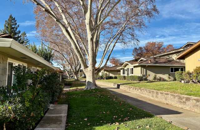 Remodeled Upper-Floor Condo