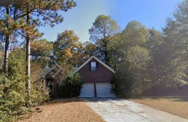Room in 6 Bedroom Home at 1540 Bramlett Blvd