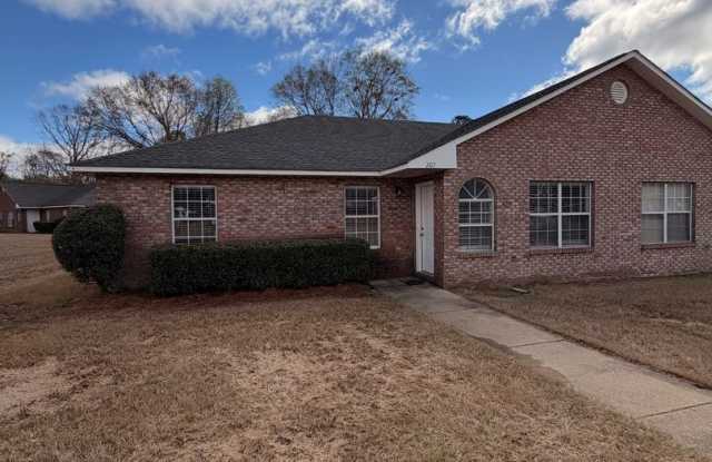 To Be Newly Renovated 3BR/2BA Duplex – Prime Location Near Auburn University!
