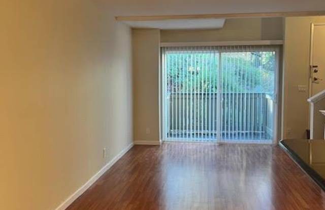 385 Mandarin Dr