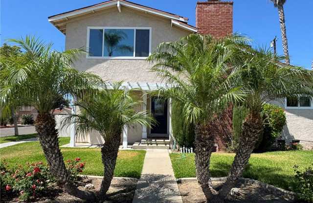 1041 West Acacia Avenue