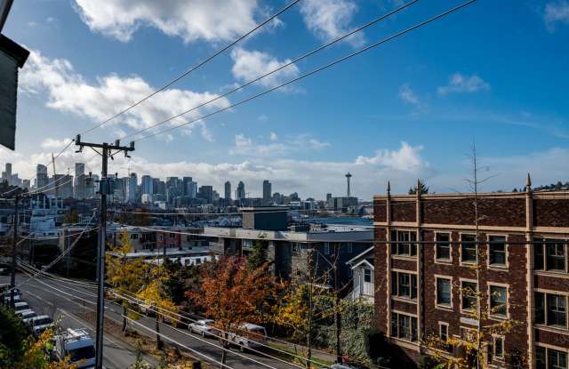 Photo of Modern  Spacious 2+ Bedroom/3.25 Bath View Townhouse in convenient Location (Eastlake)