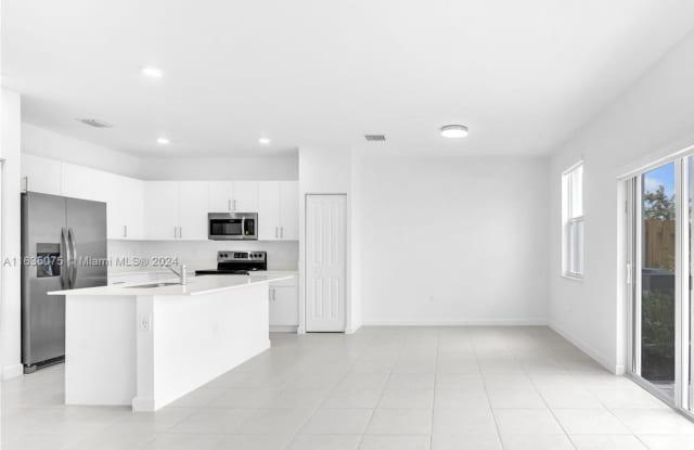 12002 Northwest 47th Manor