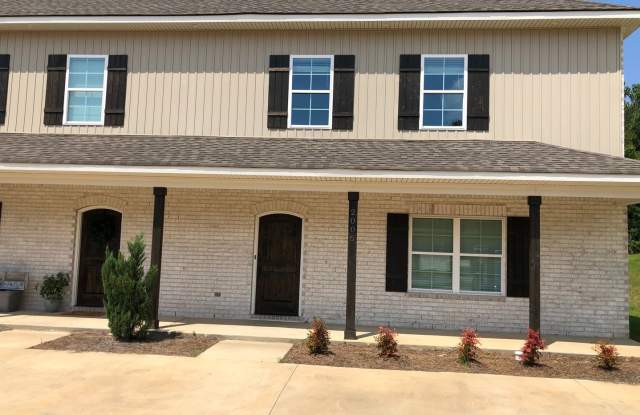 4bed/3.5 bath available! - 2004 Downs Way, Auburn, AL 36832