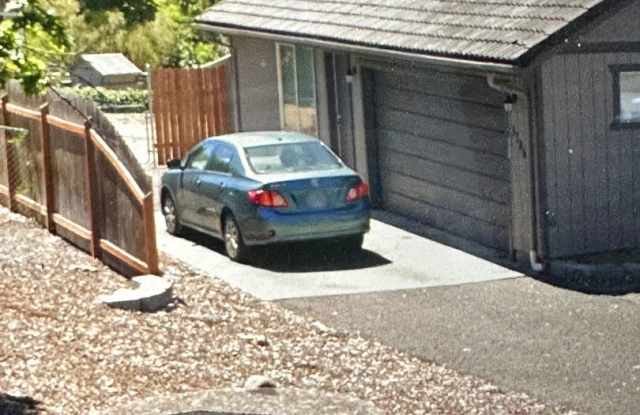 THIS 1 BEDROOM 1 BATH IS A GEM ON THE EAST SIDE OF MEDFORD