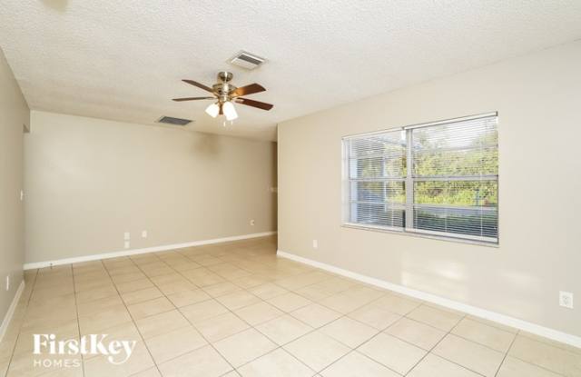 638 Northeast Larkspur Lane