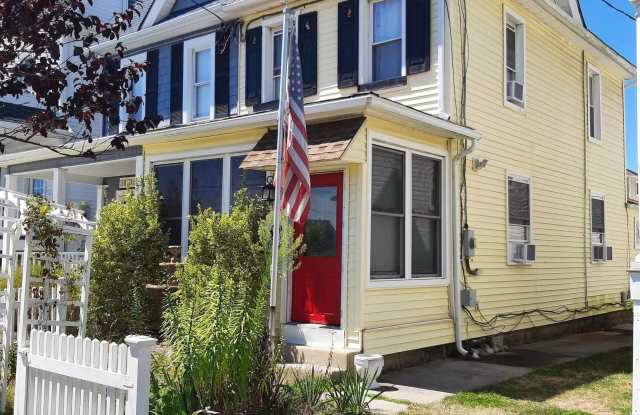 1208 Bay Ave