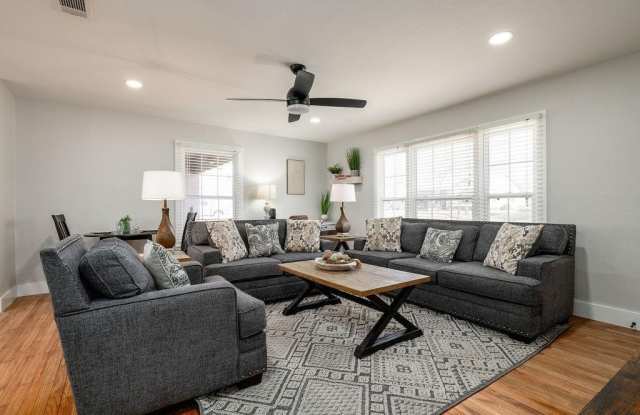 Photo of 325 League Street S