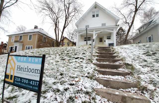 AVAILABLE JUNE - Centrally Located 5 Bed 2 Bath Home