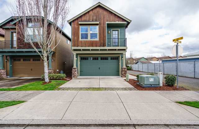 MOVE IN SPECIAL AVAILABLE: Convenient Location 3 Bedroom 2.5 Bathroom with Fence Back Yard