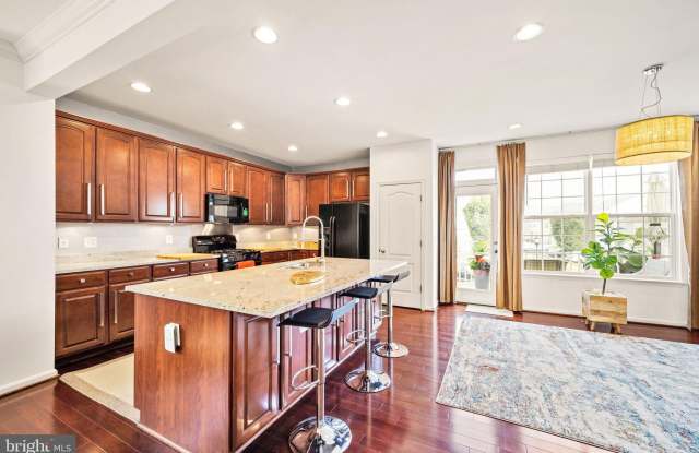 43656 CHICACOAN CREEK SQUARE