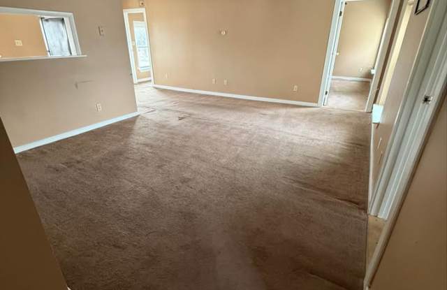 33 Mitchell St Apt 2 Upper Rear