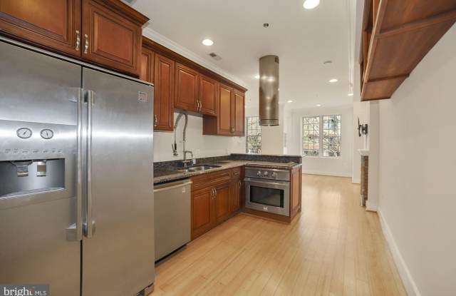 Photo of 1126 COLUMBIA Road NW unit: 3
