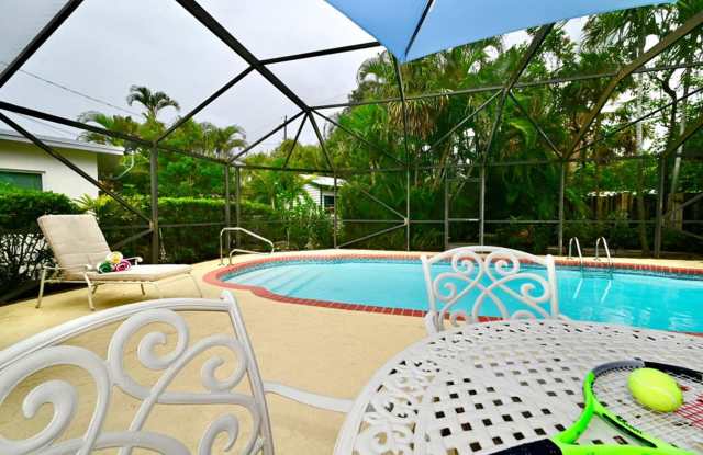 129 Alhambra Place, West Palm Beach, FL 33405