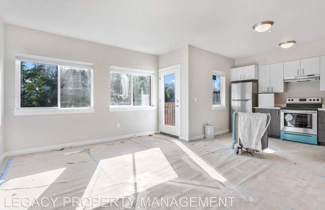 287 SW 3rd Ave