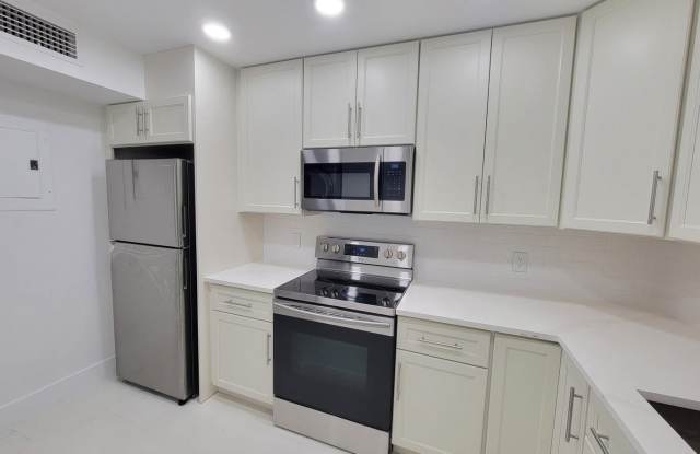 733 Southeast 1st Way