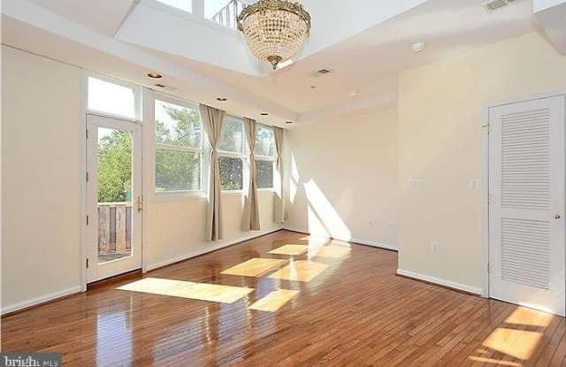 Photo of 1015 H Street NE