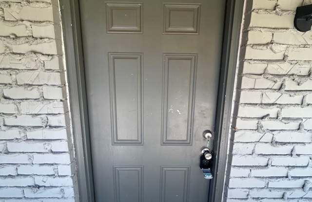 969 W Holly St Fayetteville, AR 72703