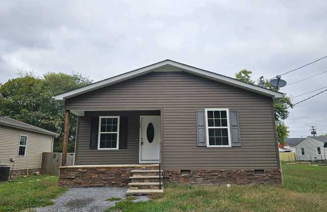 Beautiful Home near Historic Downtown Tullahoma!