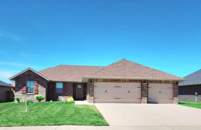 521 East Woodland Hills