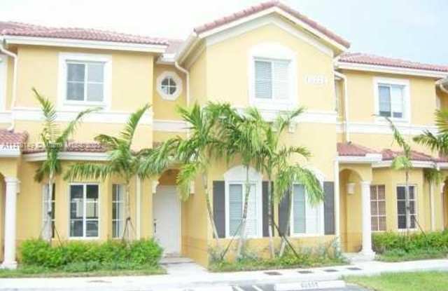 10777 NW 84th Ln - 10777 Northwest 84th Lane, Doral, FL 33178