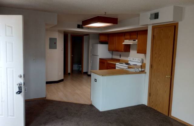 Dearborn 2 bed 1 bath, Great location off Miss. and Sable near I-225 and Aurora Mall