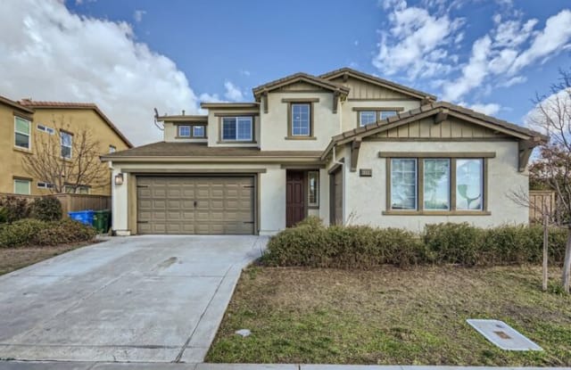 8300 La Cruz Way - 8300 La Cruz Way, Elk Grove, CA 95757