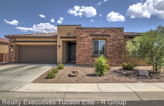 1137 W. Golden Meadow Path - 1137 W Golden Meadow Ph, Sahuarita, AZ 85629