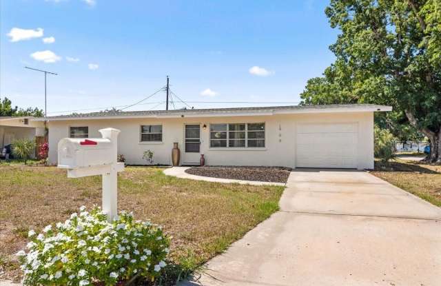 1909 23RD AVENUE W