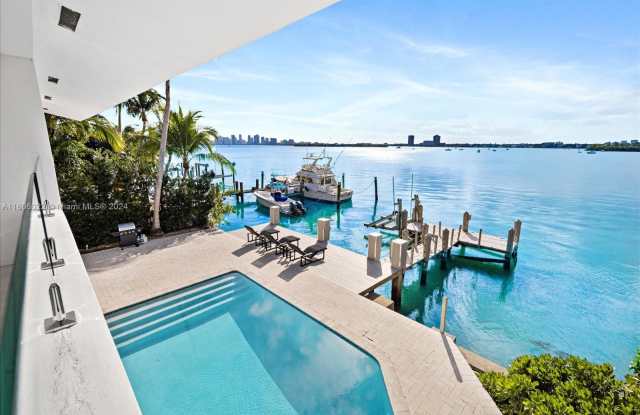 7720 Miami View Dr