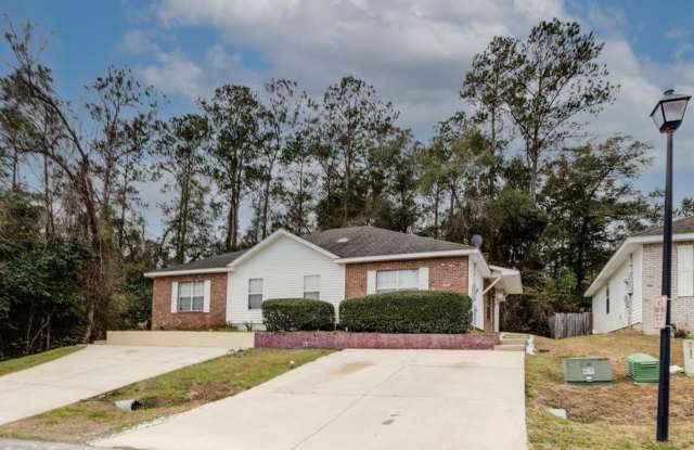 3/2 in Wolf Creek - 1716 Corey Wood Circle, Leon County, FL 32304