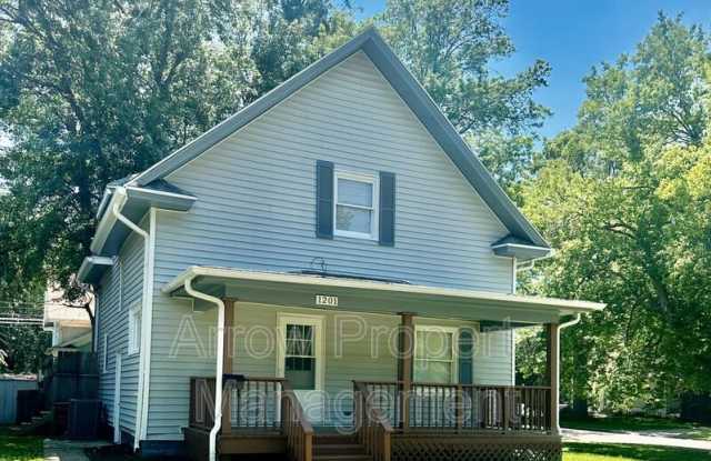 1201 Peach Street