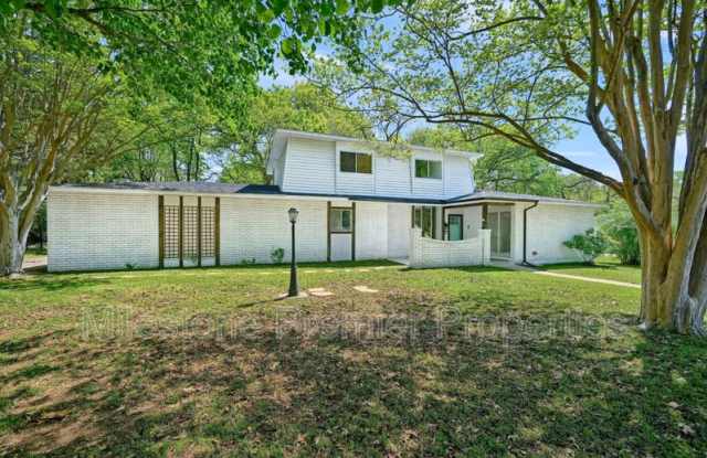 2213 Ridgewood Drive