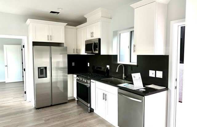 Photo of 19421 Ventura Boulevard